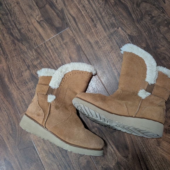 Skeckers 8.5 Suede Fuzzy Liner Boots Tan Women's Slip on - Picture 2 of 5